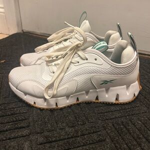 White Reebok Athletic Sneakers - women’s size 8.5- Like new quality!